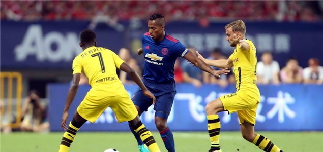 武磊接队友 武磊接队友