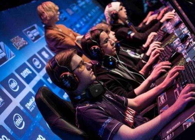 完成逆势扩 完成逆势扩